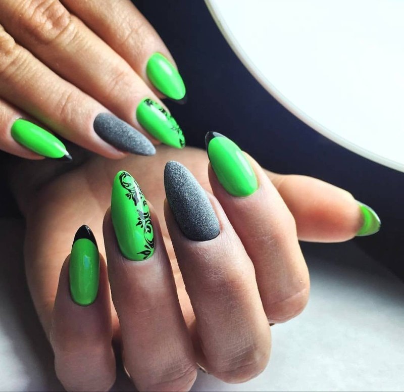 Салатовые ногти