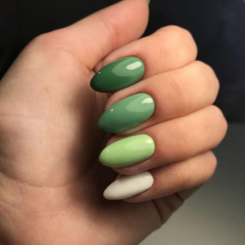 Зеленые ногти однотонные