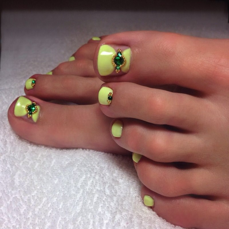 Разноцветный педикюр