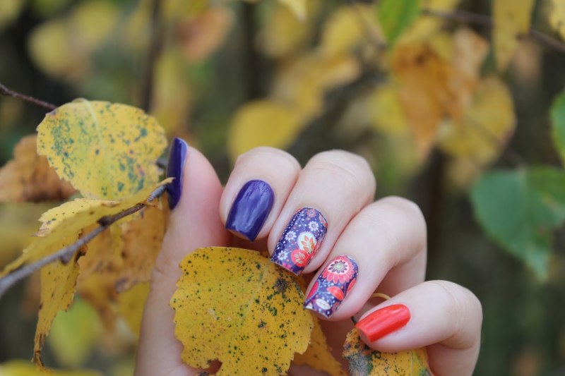 Осенний маникюр на типсах