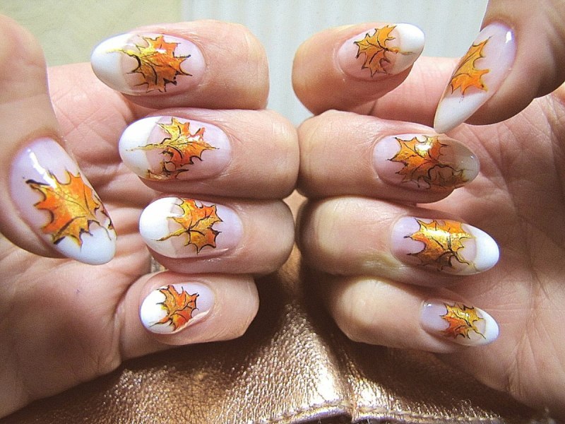 Осенние листочки на ногтях