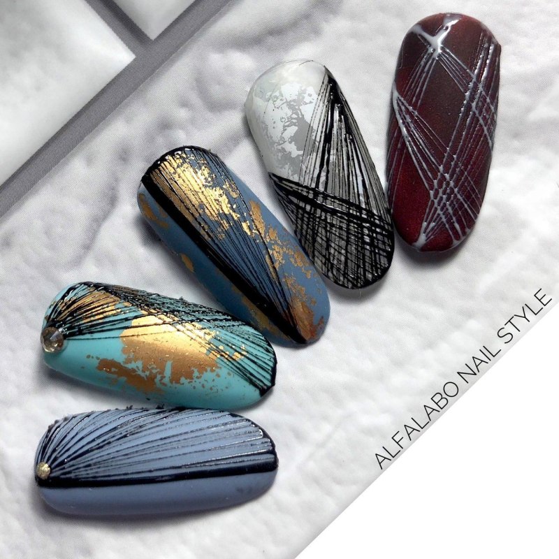 Новогодний маникюр с паутинкой