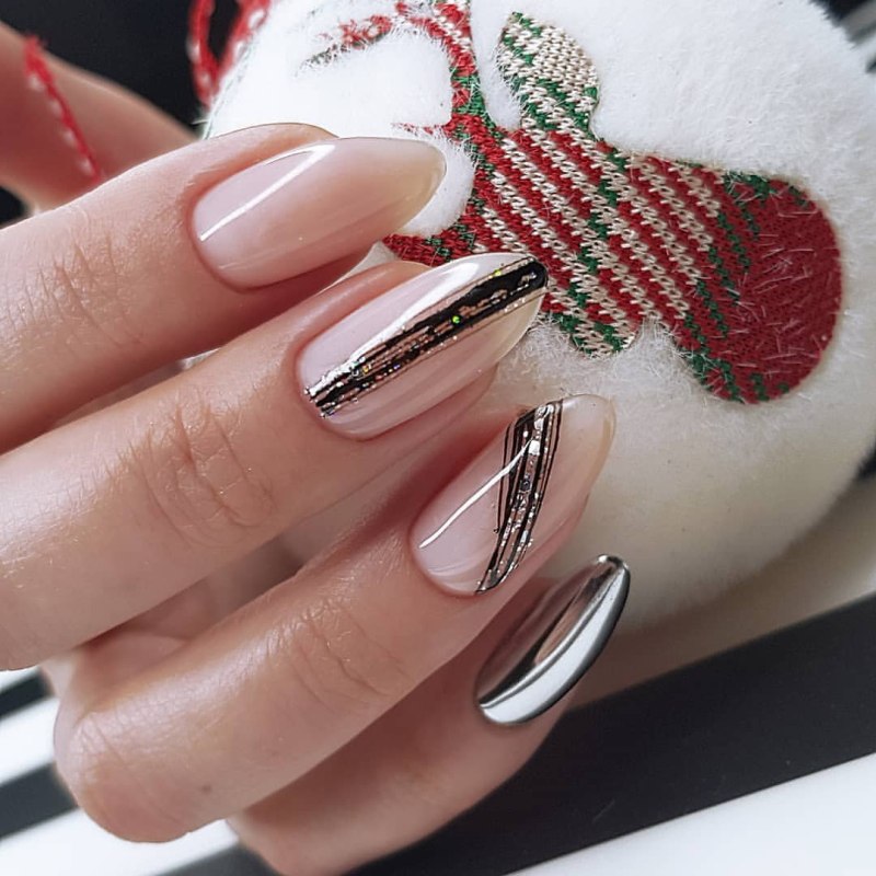 Маникюр с декором паутинка