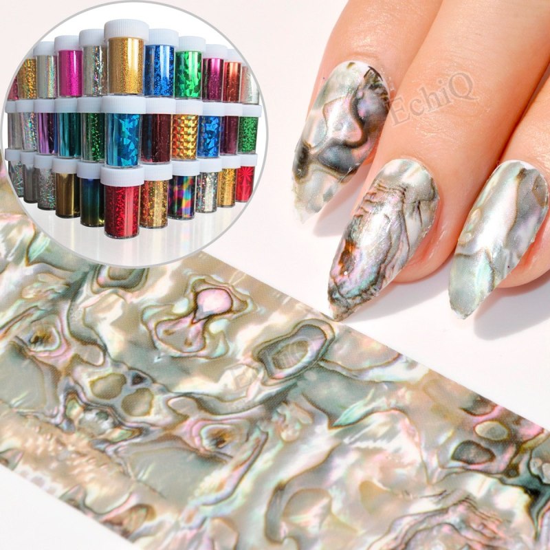 Маникюр с фольгой