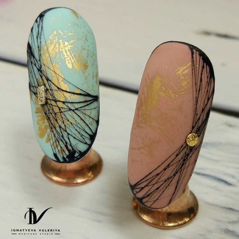 Поталь на ногтях