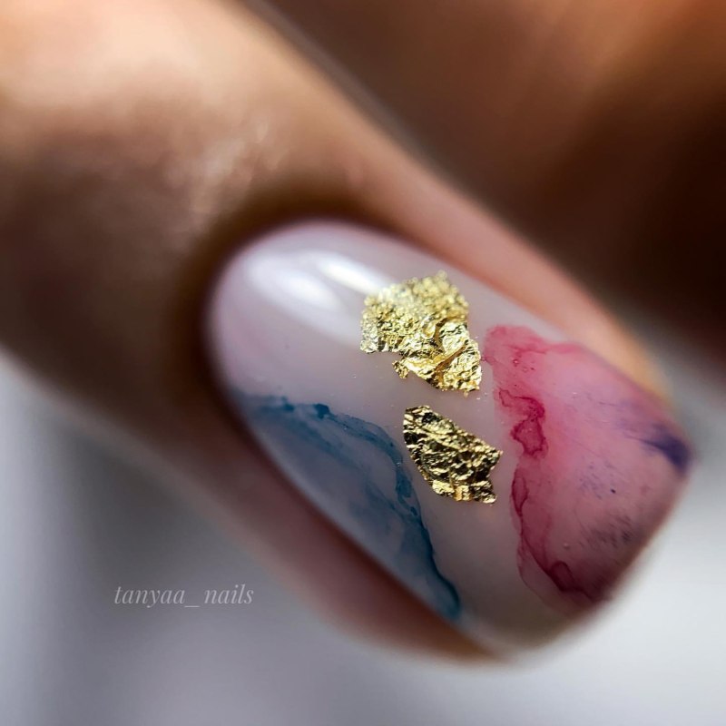 Осенний маникюр с веточками