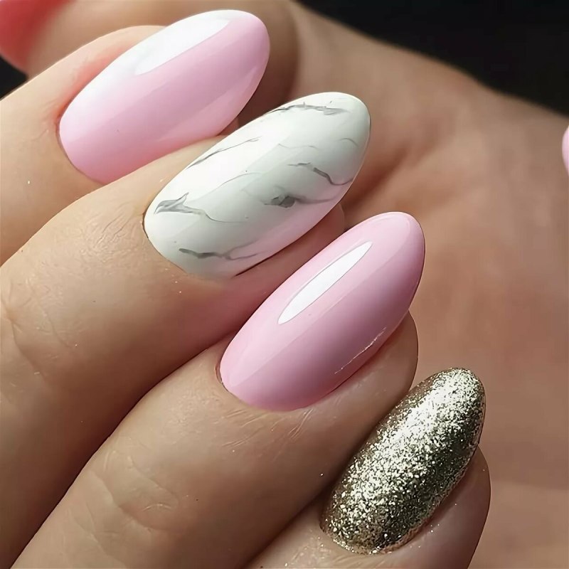 Маникюр розовый с белым