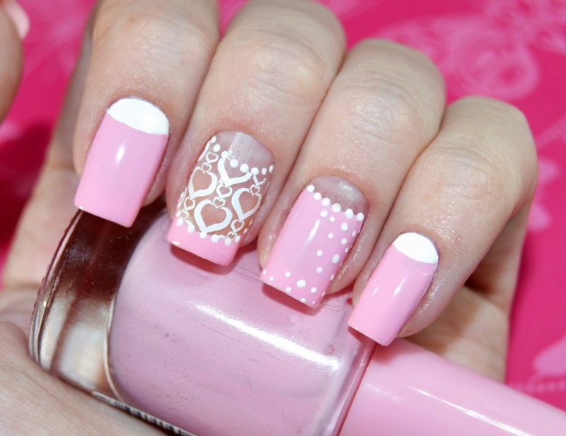 Красивый маникюр с сердечками