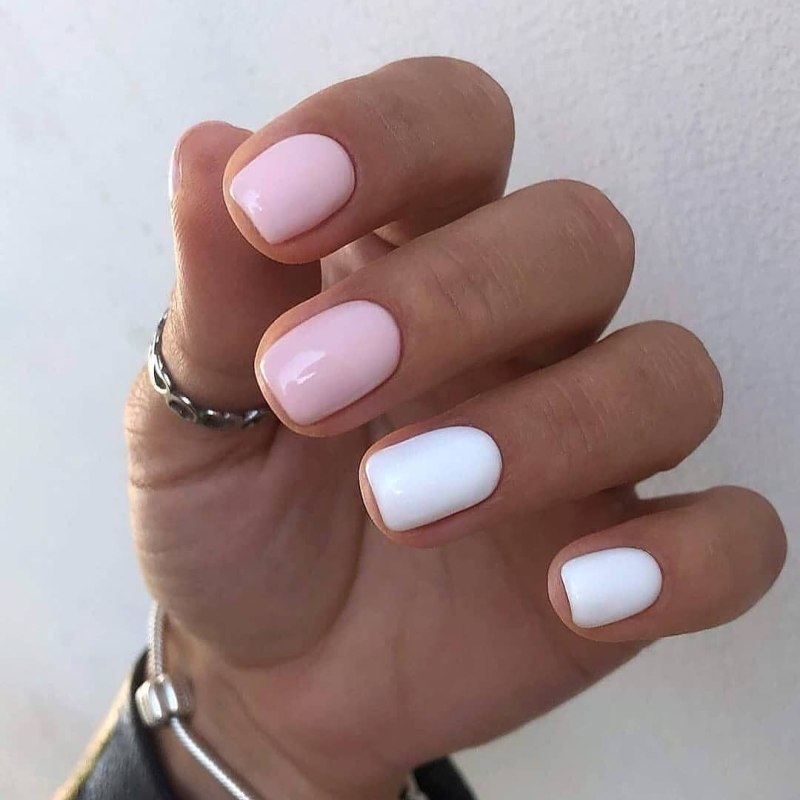 Маникюр в бело розовых тонах