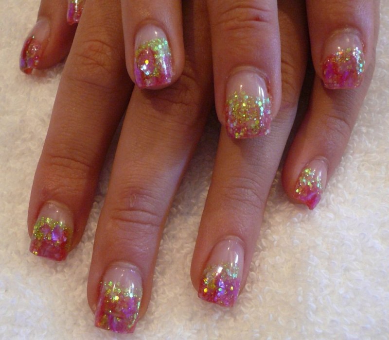 Розово серебристый маникюр