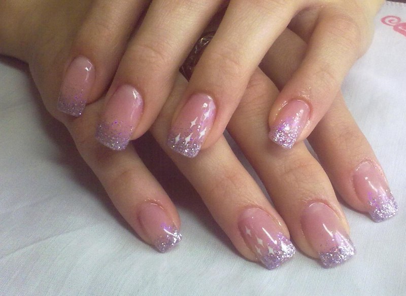 Маникюр растяжка блестками