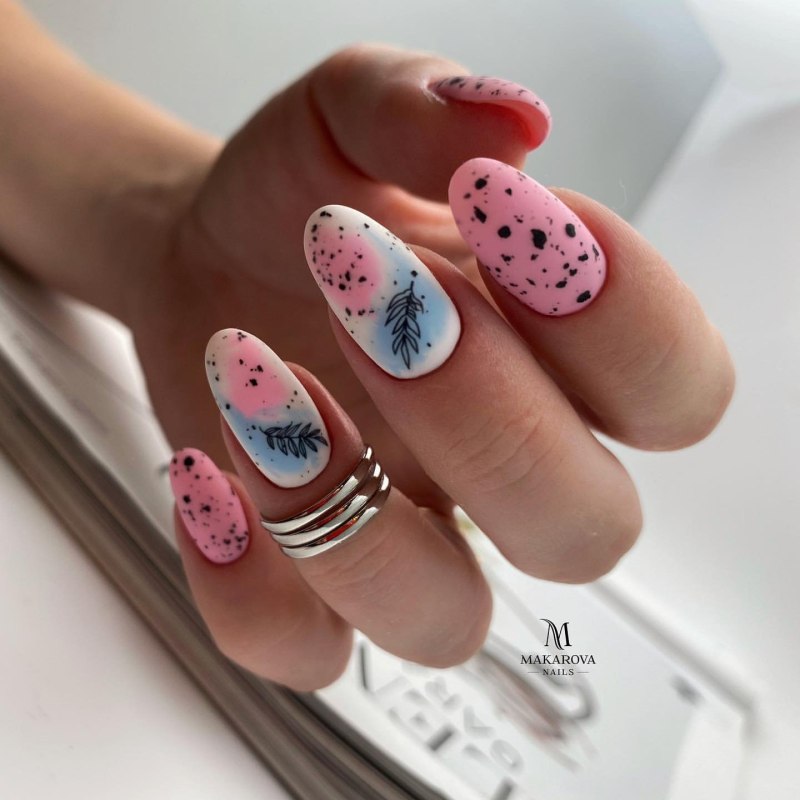 Маникюр лето 2022 перепелиное яйцо