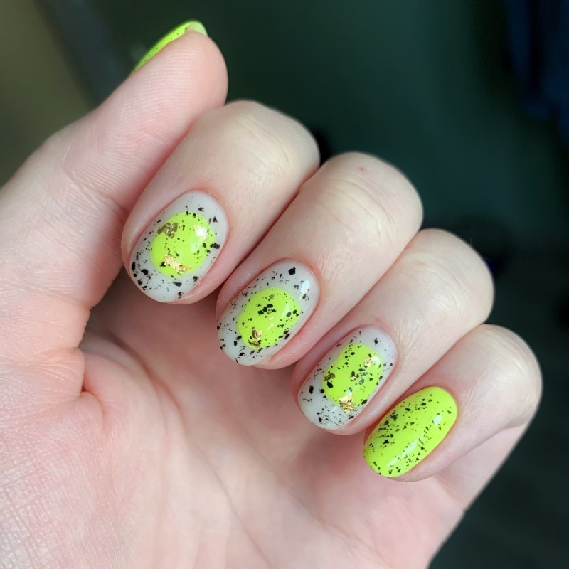 Нюдовый маникюр перепелиное яйцо