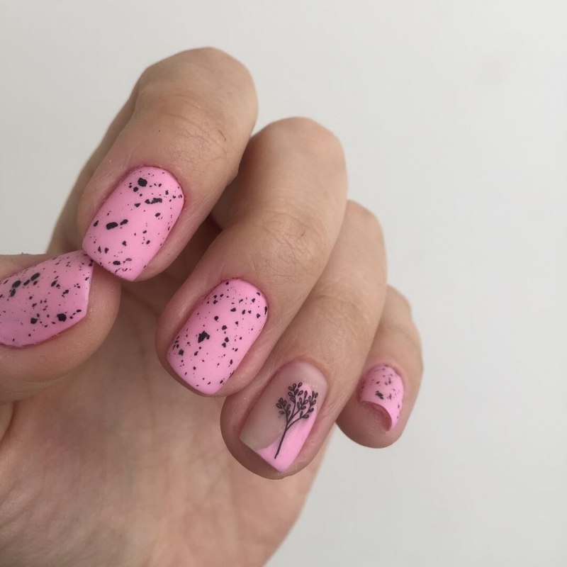 Маникюр в крапинку