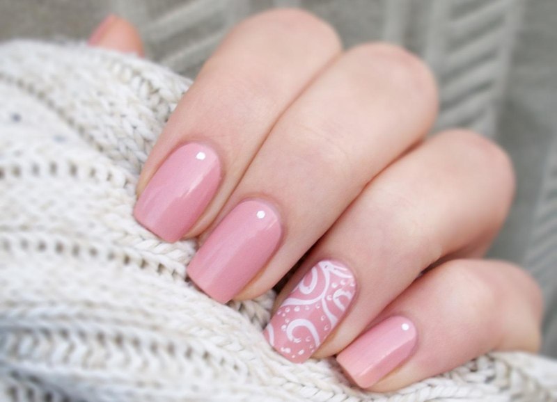 Маникюр в пастельных тонах