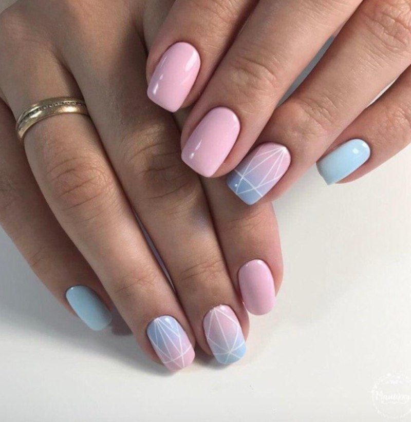 Розовоголубый маникюр