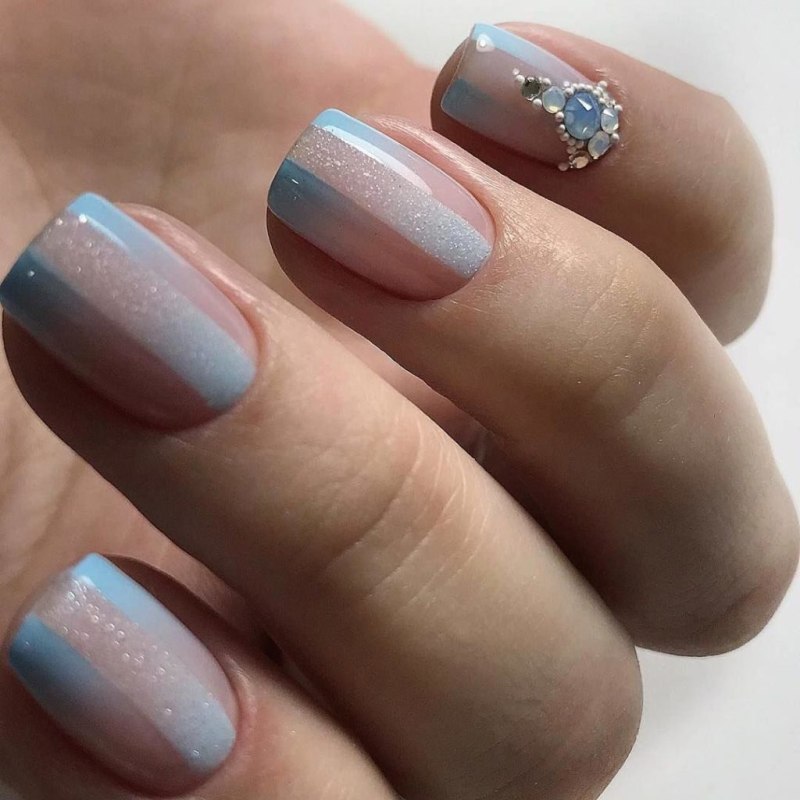 Нежный маникюр на короткие