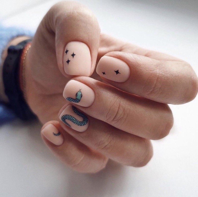 Школьный дизайн ногтей