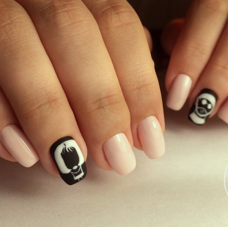 Маникюр на короткие ногти с цветочками