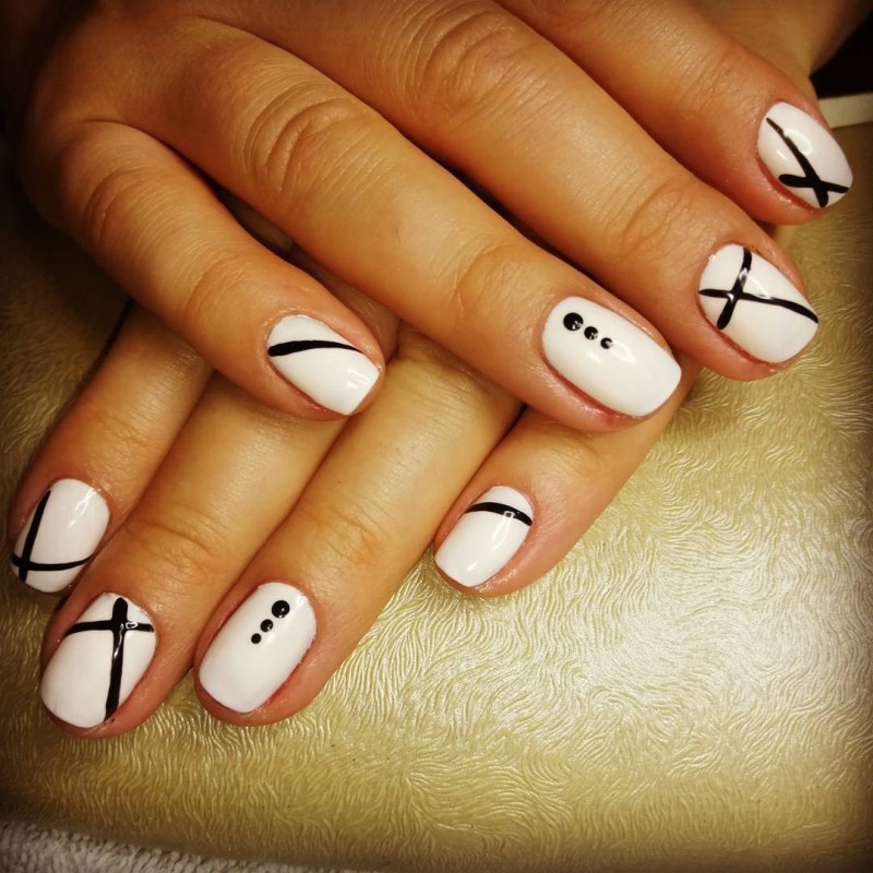 Школьный маникюр на короткие ногти