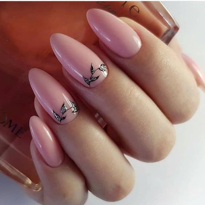 Нюдовый маникюр миндаль модный