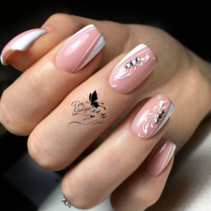 Маникюр дизайн нежный с блёстками