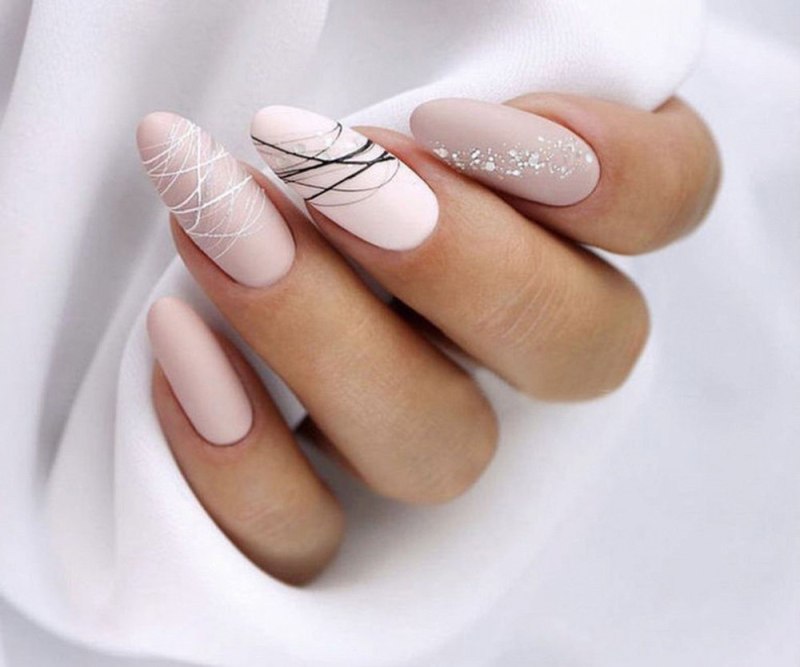 Нежный маникюр с рисунком