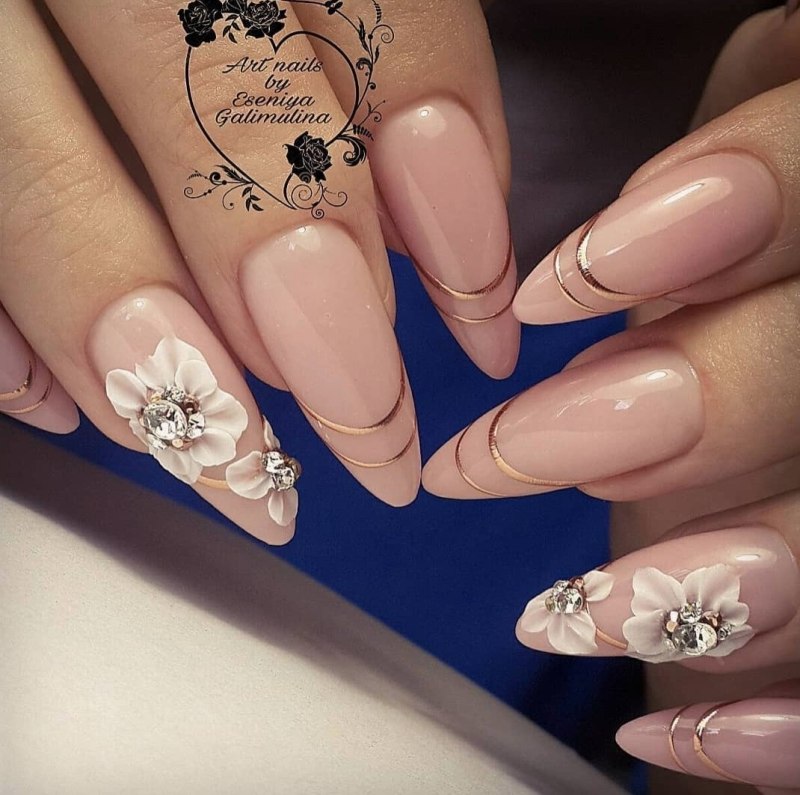 Молочный френч миндаль 2022