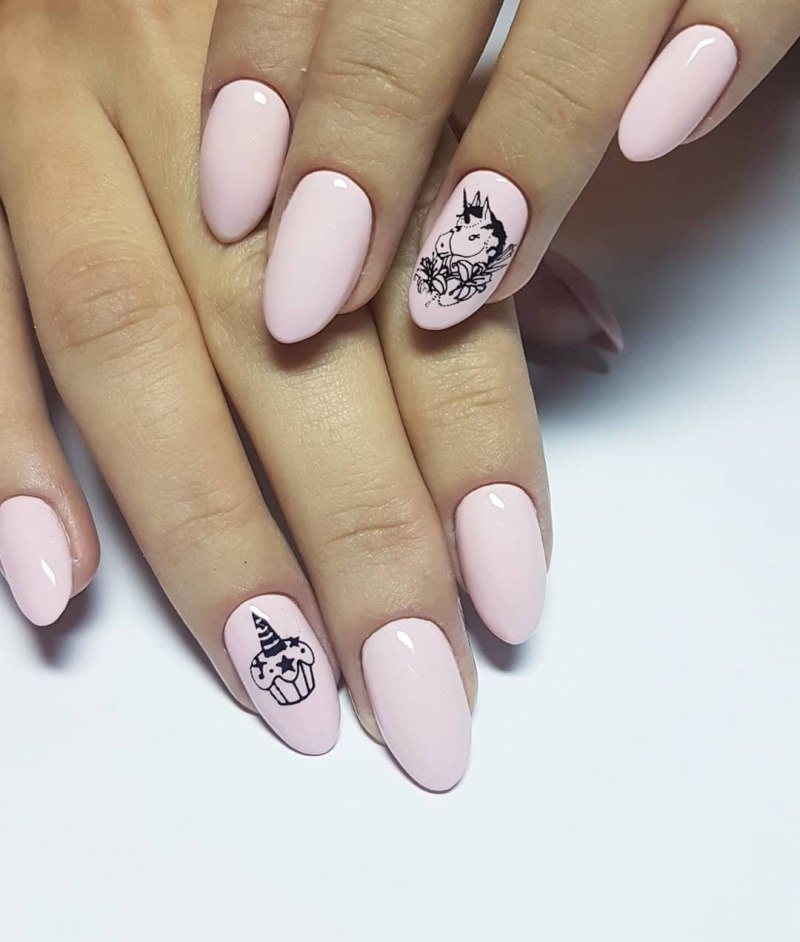 Маникюр Минимализм