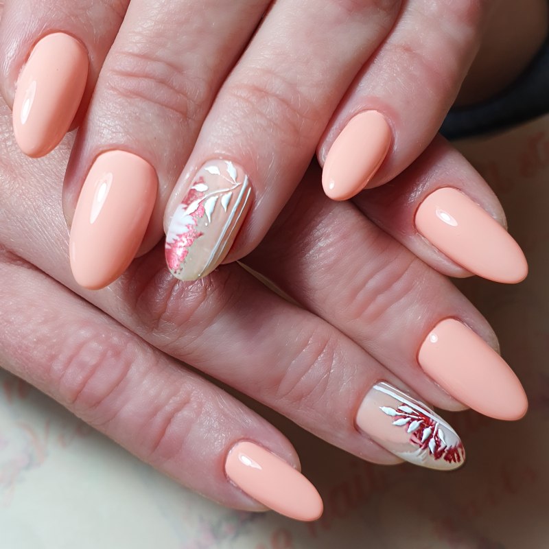 Маникюр на овальные ногти молодежные