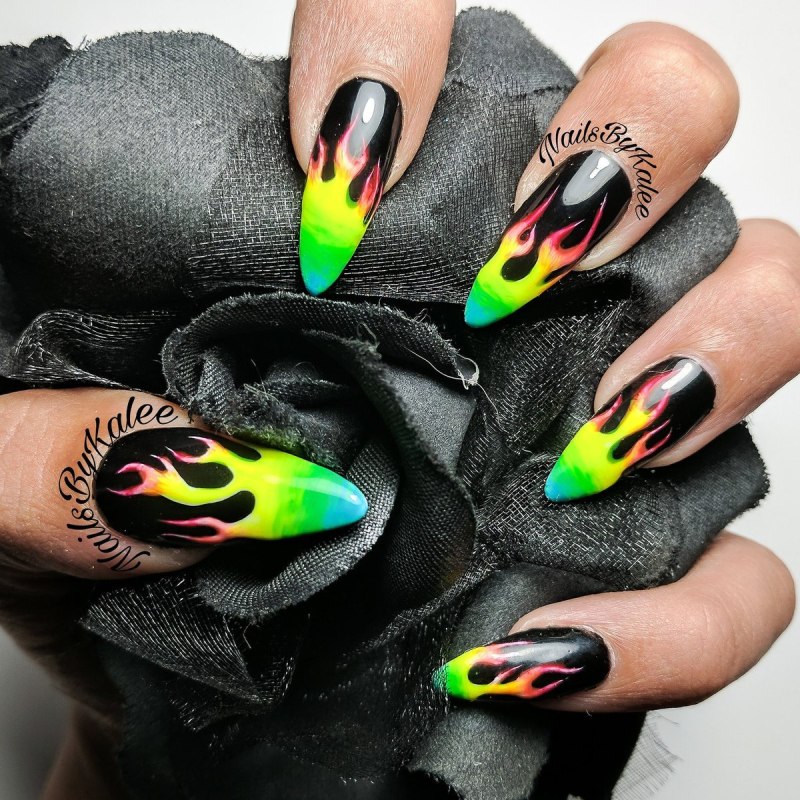 Салатовый маникюр