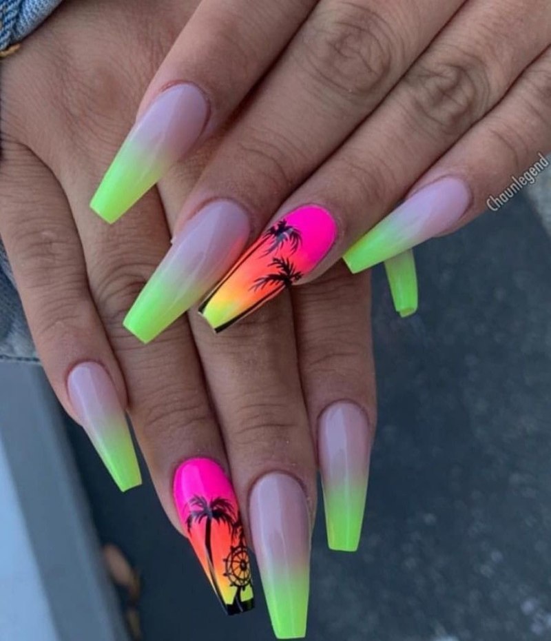 Салатовые ногти