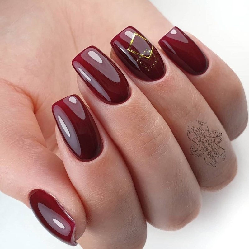 Бордовые ногти для подростков
