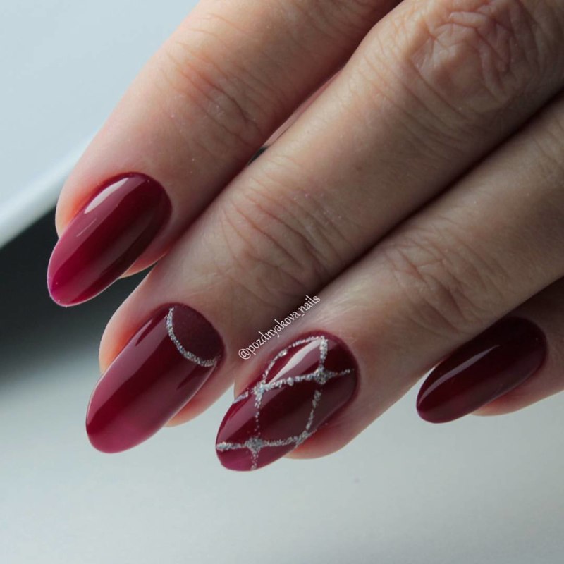 Маникюр бордо с белым