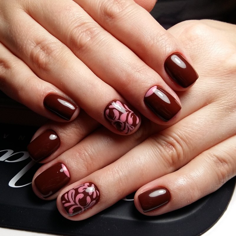 Бордовый маникюр