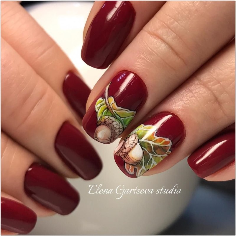 Бордовые овальные ногти