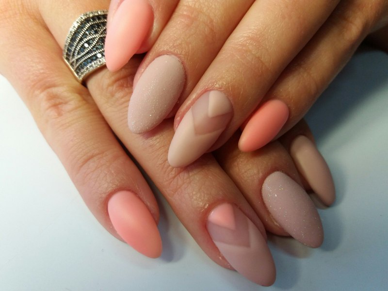 Летний маникюр однотонный