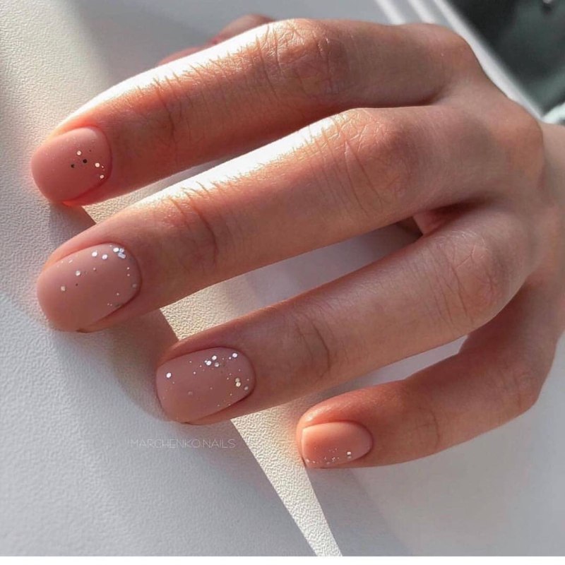 Нюдовый маникюр