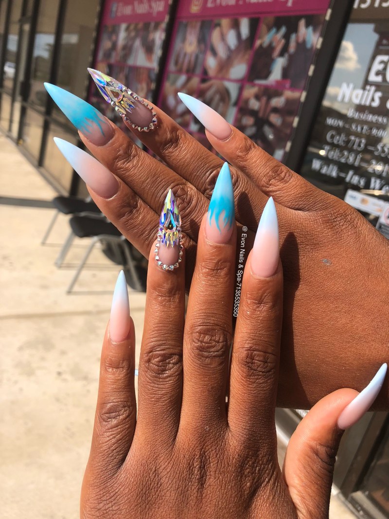 Нарощенные ногти френч квадрат