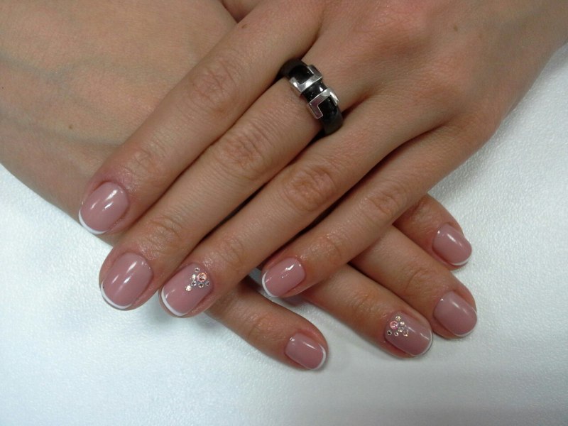 Короткие нарощенные ногти