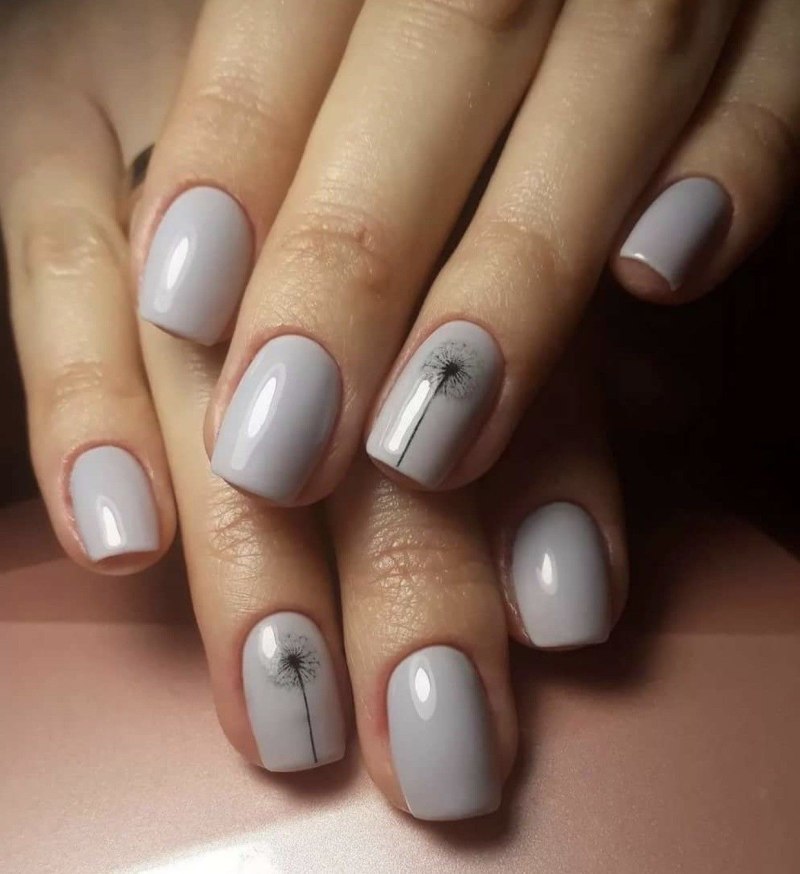 Светло серый маникюр