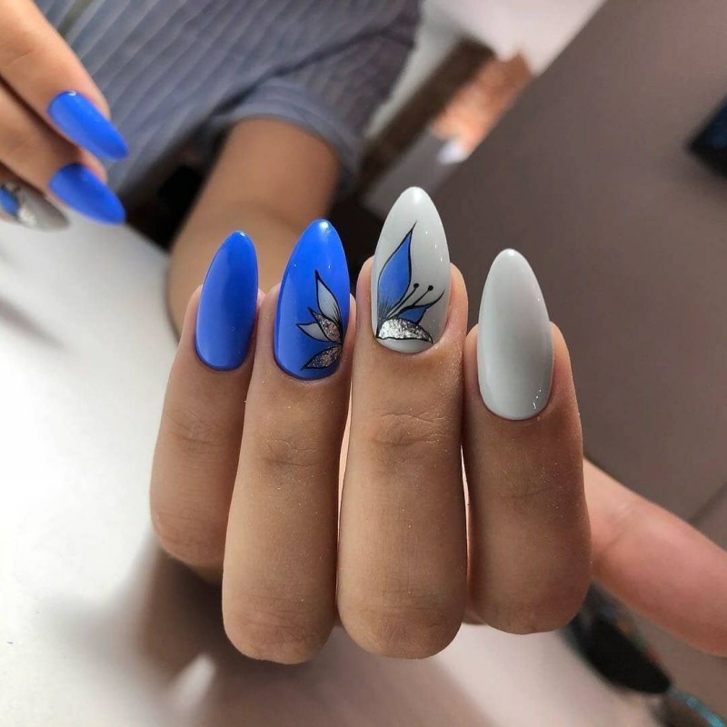 Маникюр Весна на миндалевидных ногтях