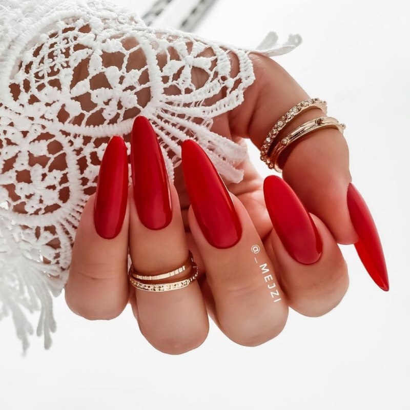 Красивые красные ногти длинные