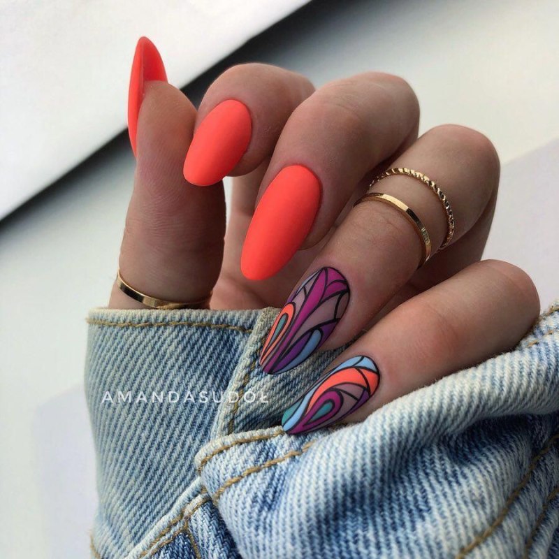 Маникюр на миндалевидных ногтях модные тенденции