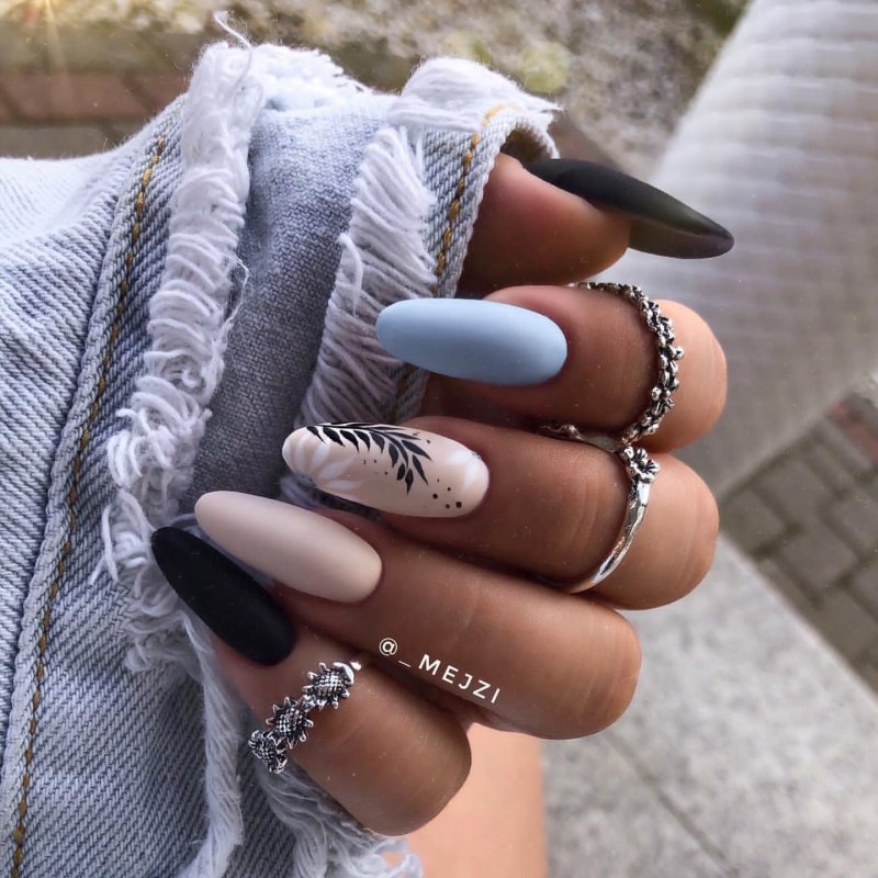 Маникюрна длиные ногтт