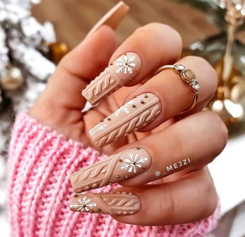 Зимний маникюр на длинные ногти