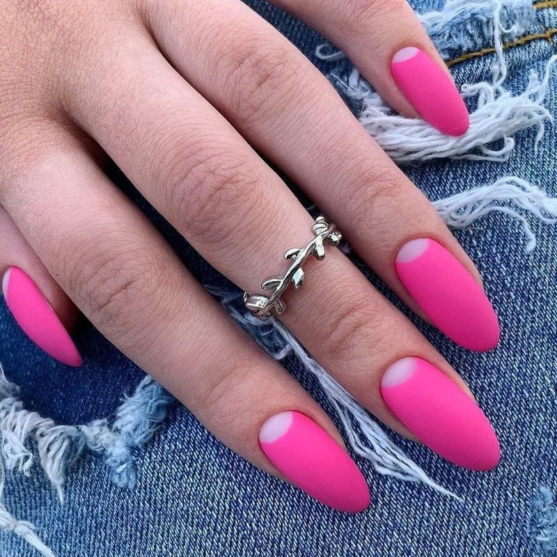 Ногти миндаль яркие