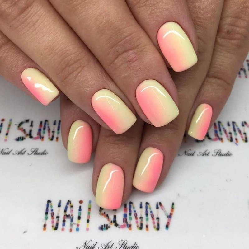 Омбре на лето на короткие ногти