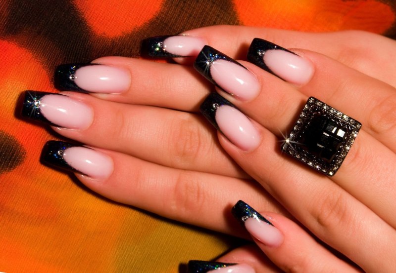 Маникюр черный френч