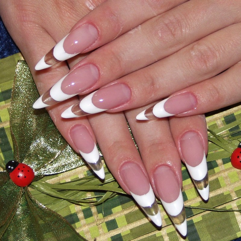 Нарощенные ногти бежевые